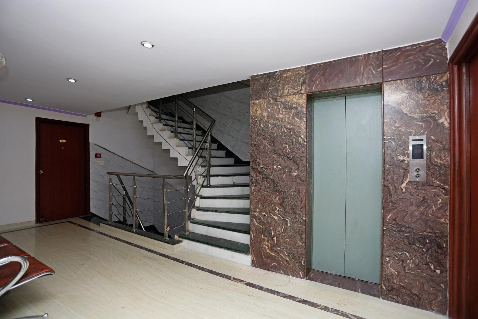 OYO 5401 Hotel Mid Town Delhi  Exterior foto
