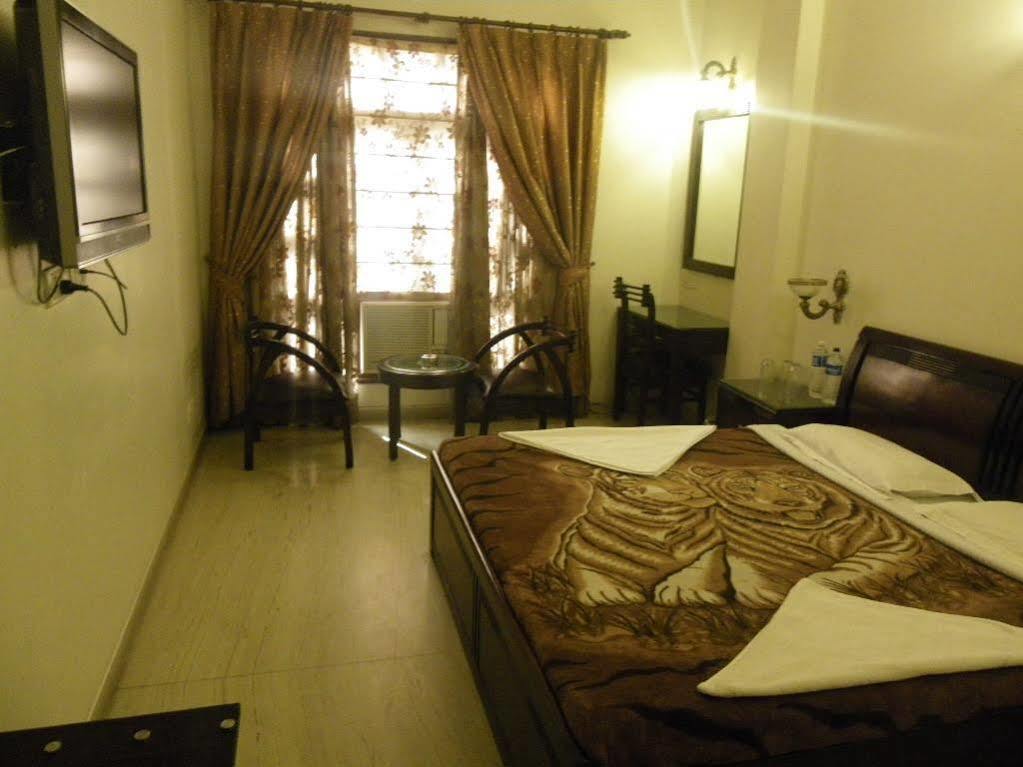 OYO 5401 Hotel Mid Town Delhi  Exterior foto
