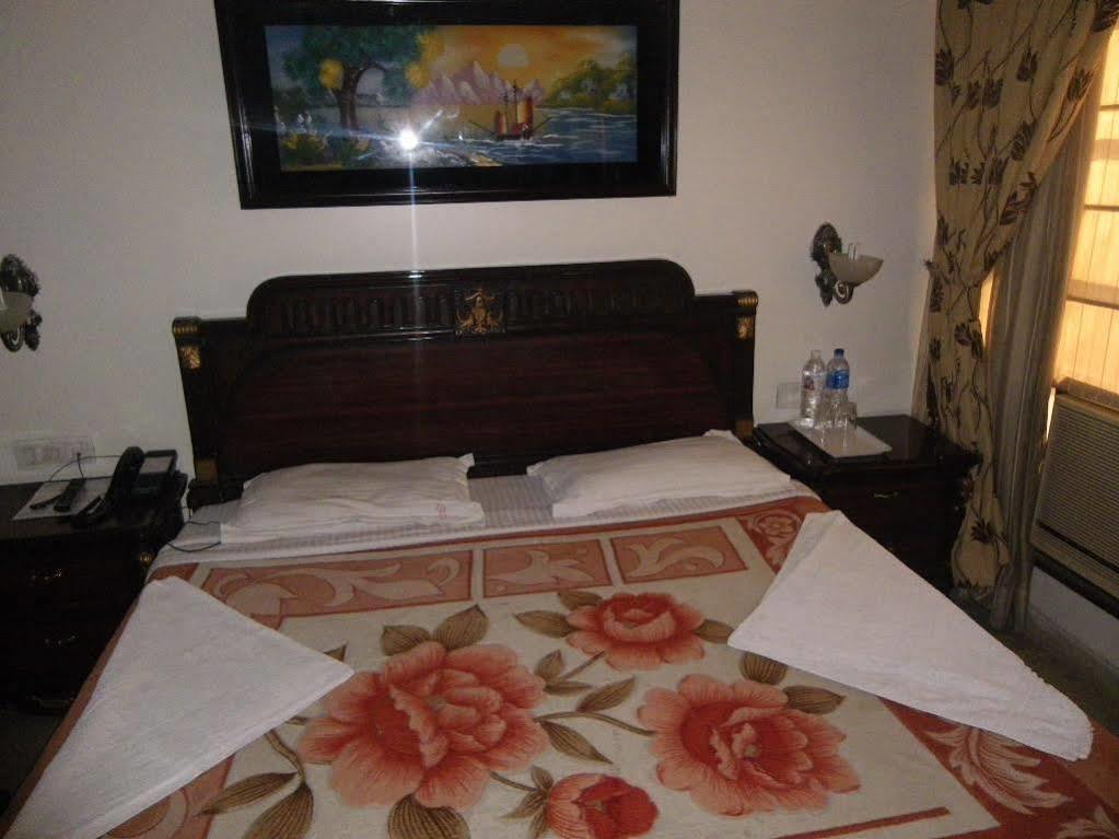 OYO 5401 Hotel Mid Town Delhi  Exterior foto