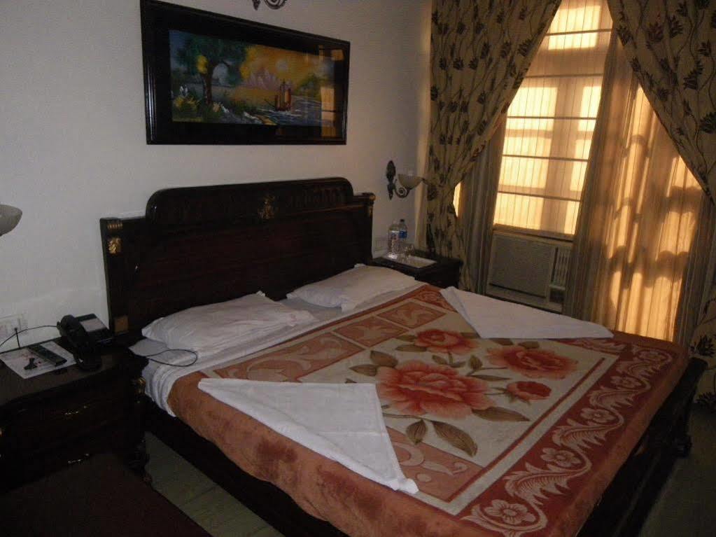 OYO 5401 Hotel Mid Town Delhi  Exterior foto